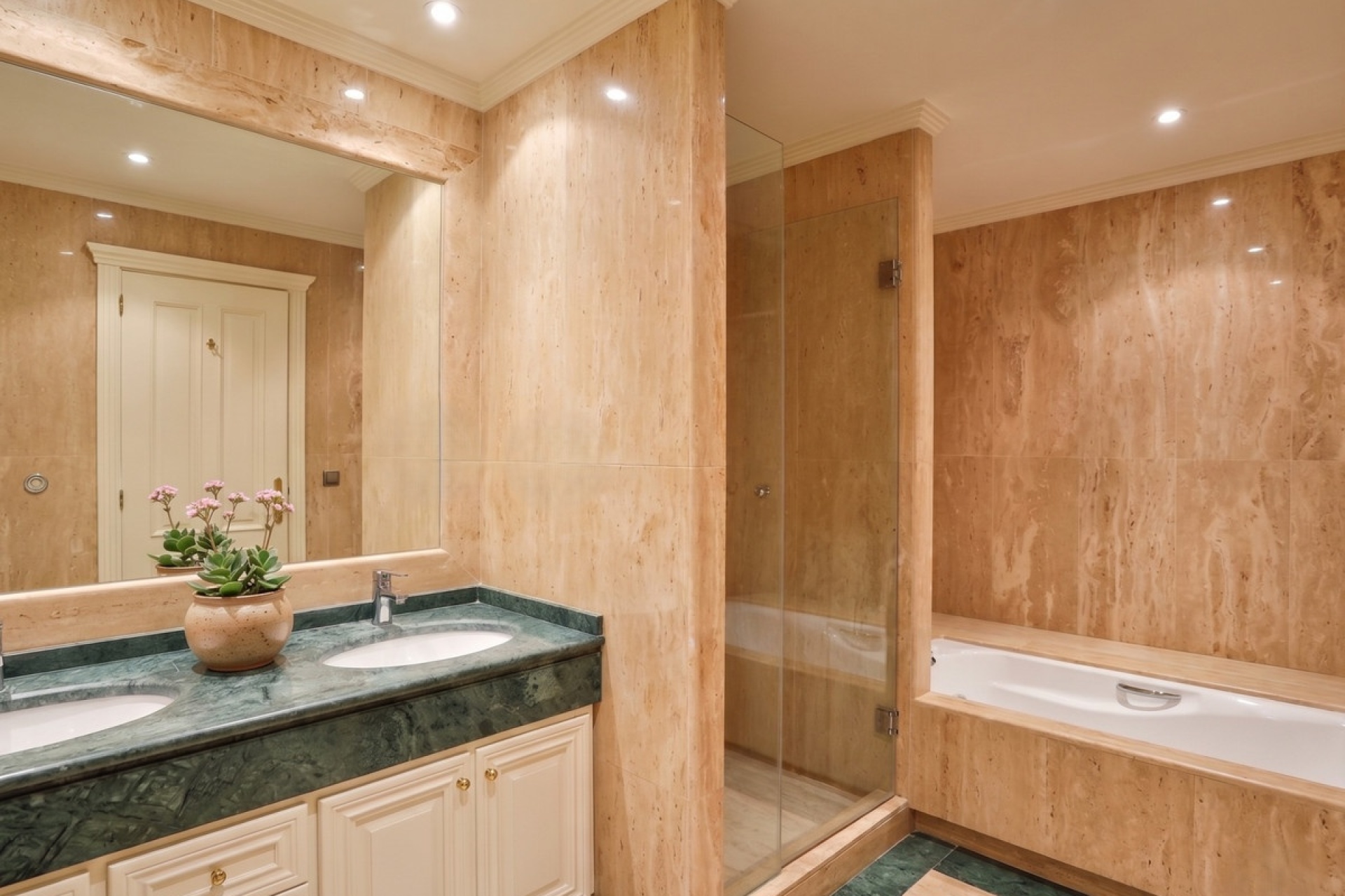 Rynek wtórny - apartment - Marbella - The Golden Mile
