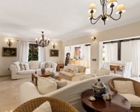 Rynek wtórny - Villa - Estepona - Atalaya