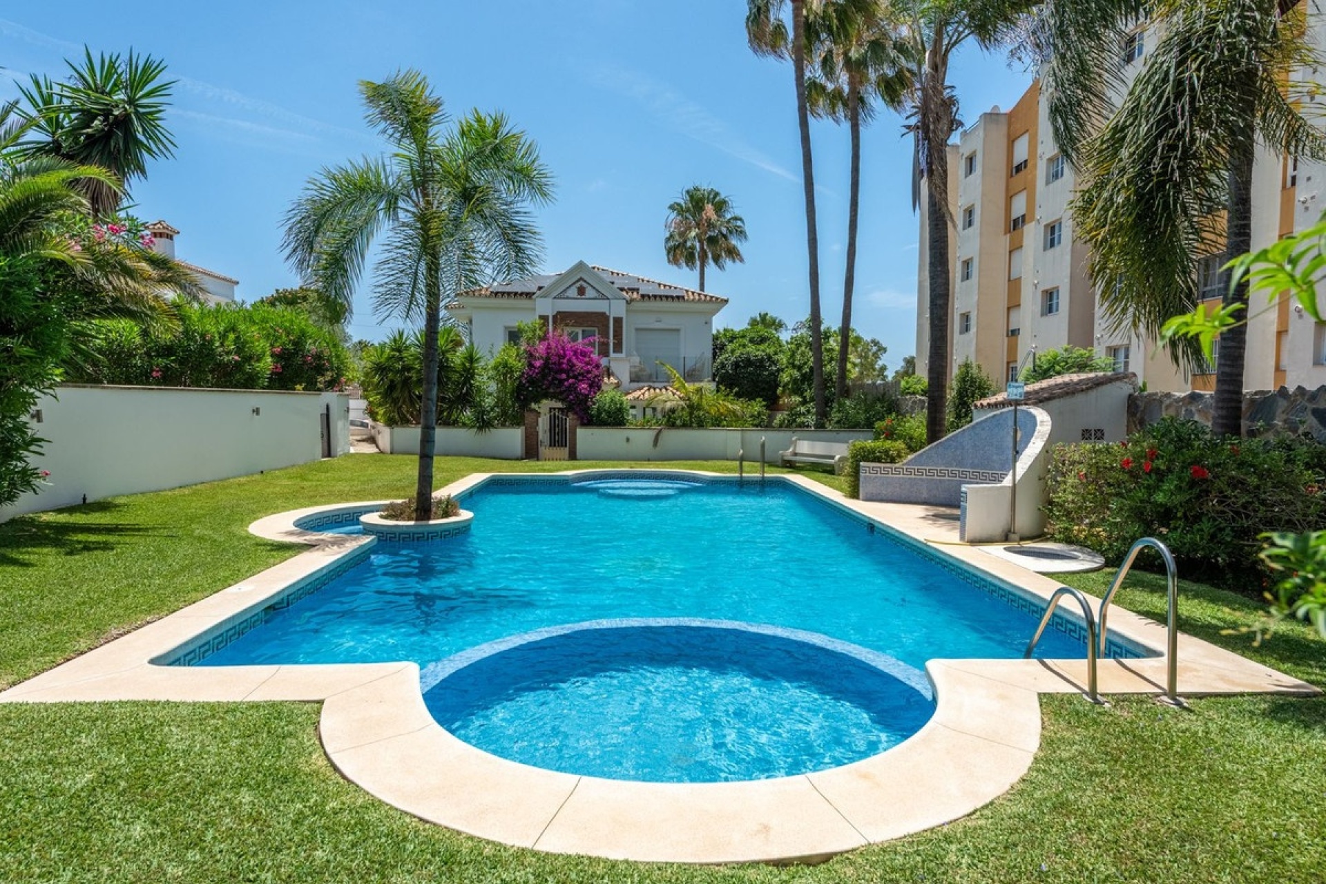 Rynek wtórny - Villa - Estepona - Atalaya
