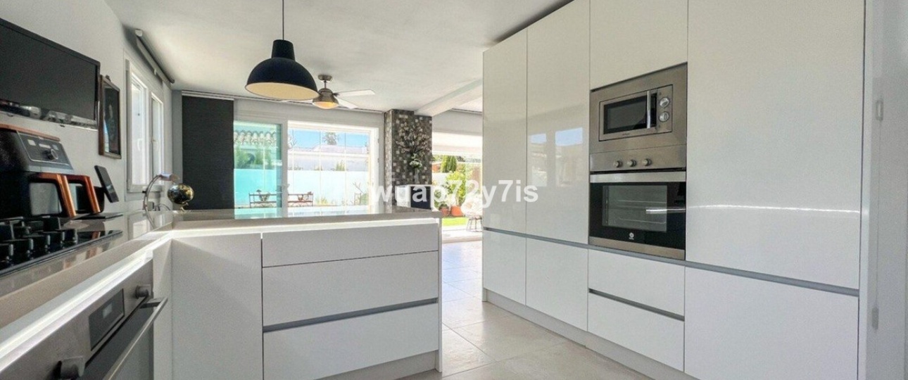 Rynek wtórny - Villa - Estepona - Costalita