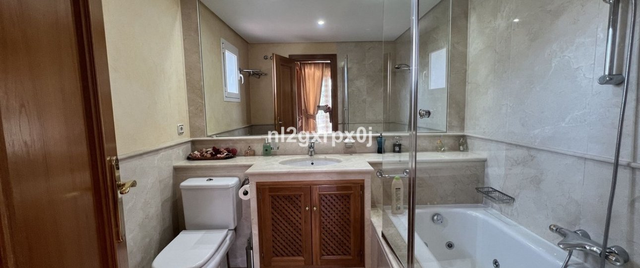 Rynek wtórny - Villa - Estepona - Costalita