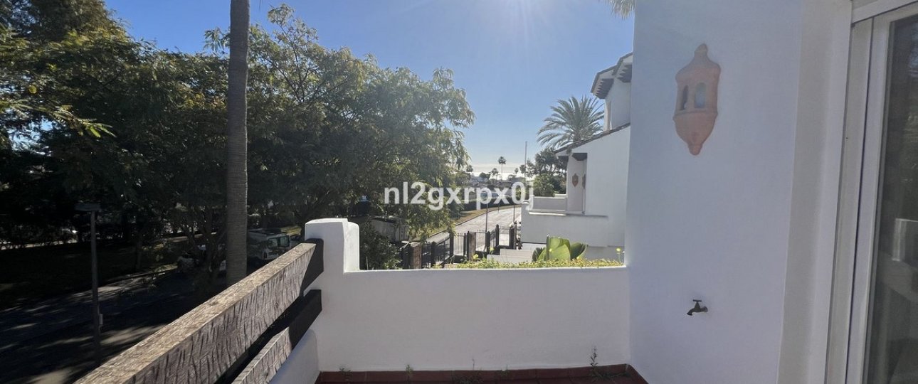 Rynek wtórny - Villa - Estepona - Costalita