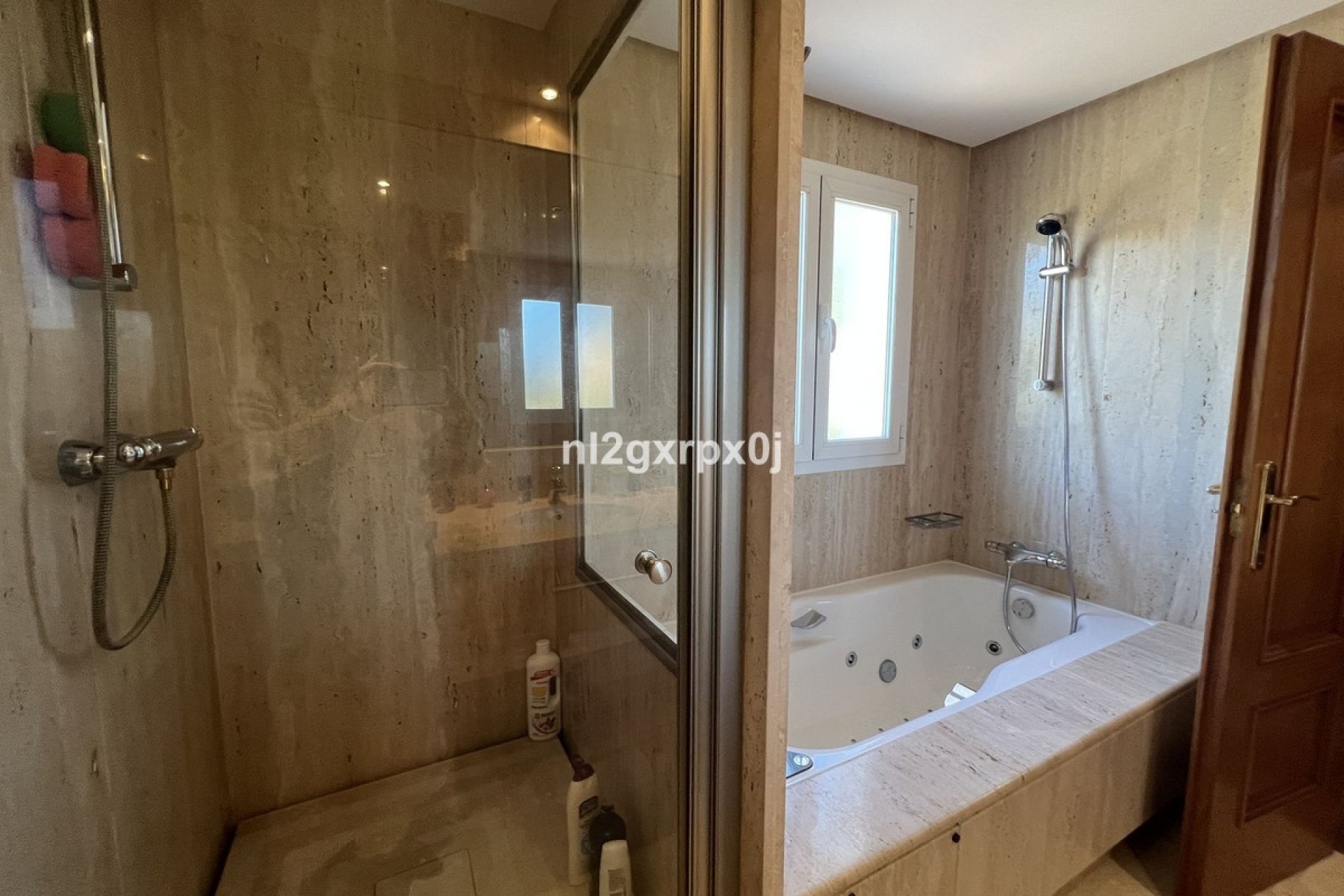 Rynek wtórny - Villa - Estepona - Costalita