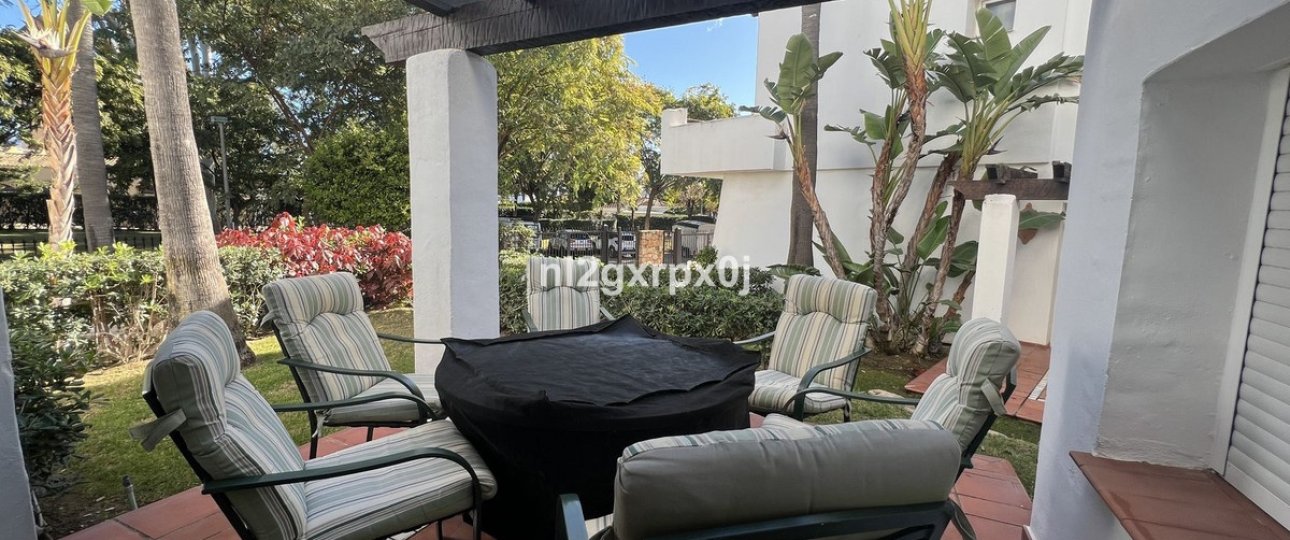 Rynek wtórny - Villa - Estepona - Costalita