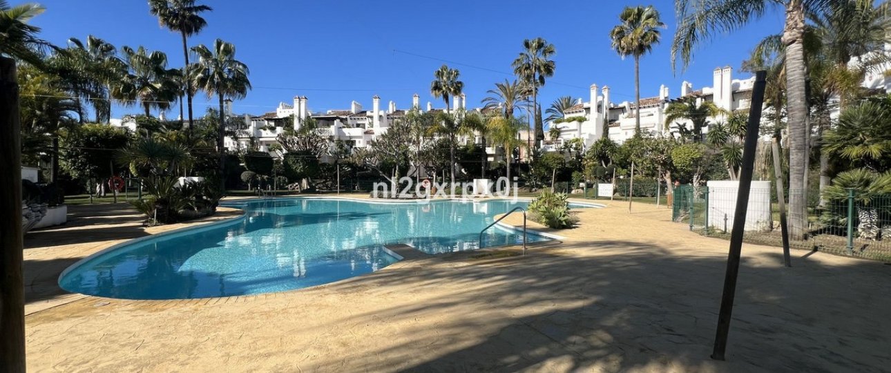 Rynek wtórny - Villa - Estepona - Costalita