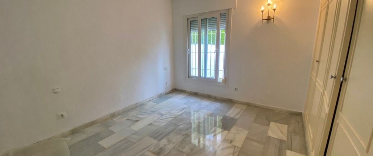 Rynek wtórny - Villa - Estepona - El Padron