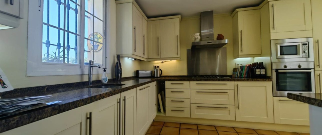 Rynek wtórny - Villa - Estepona - Estepona Centro