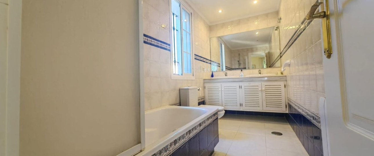 Rynek wtórny - Villa - Estepona - Estepona Centro