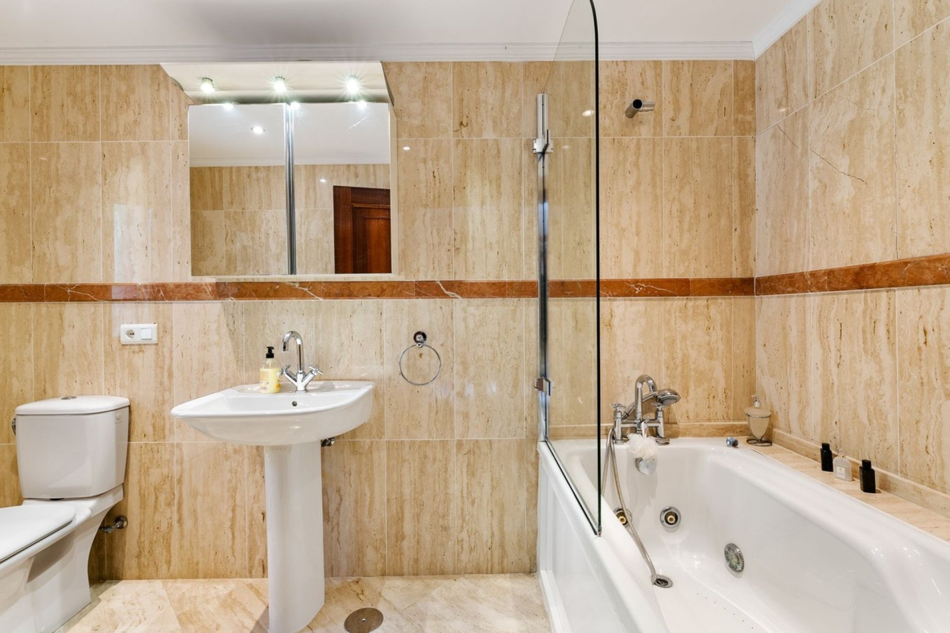 Rynek wtórny - Villa - Estepona - Estepona Centro