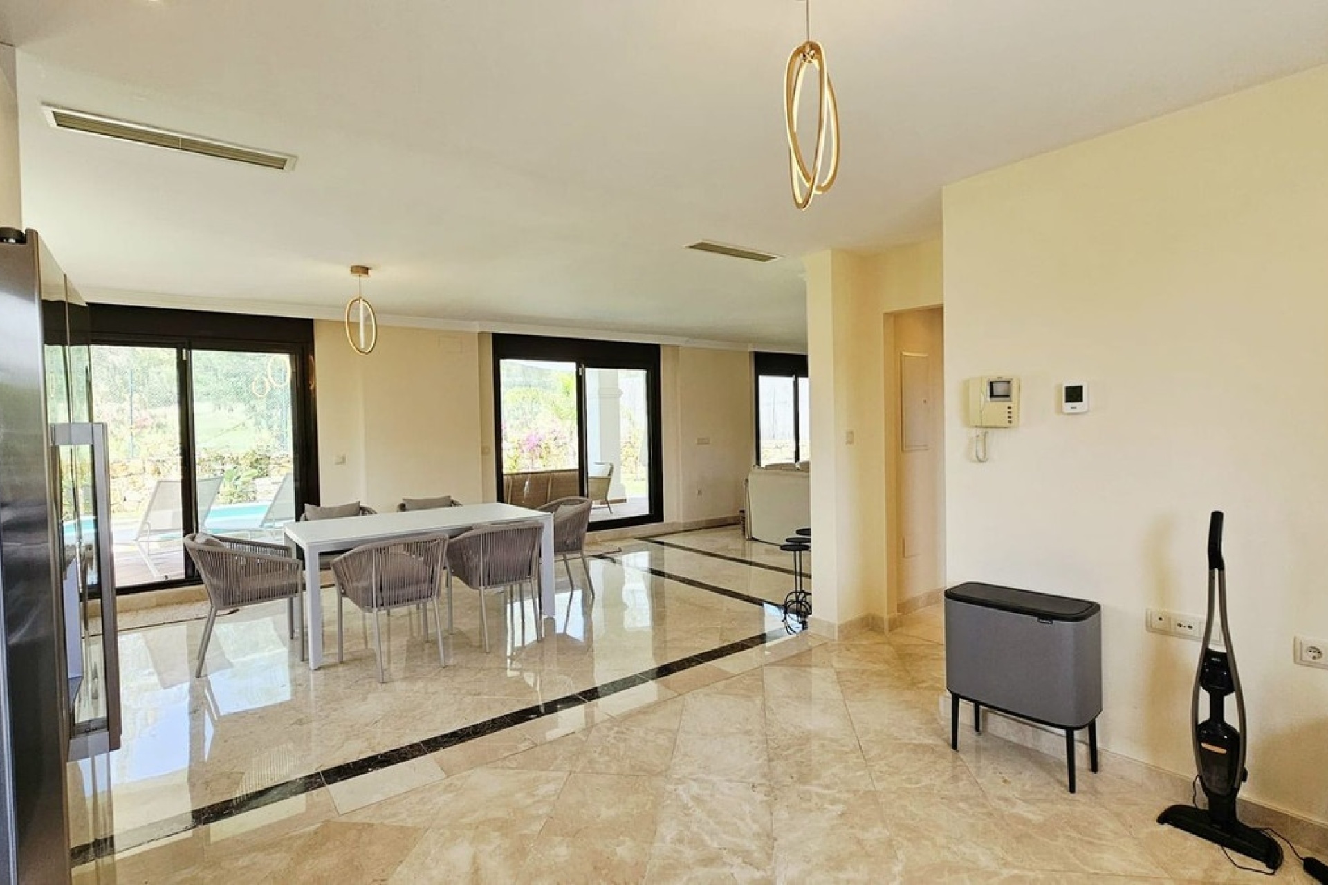 Rynek wtórny - Villa - Estepona - Estepona Centro