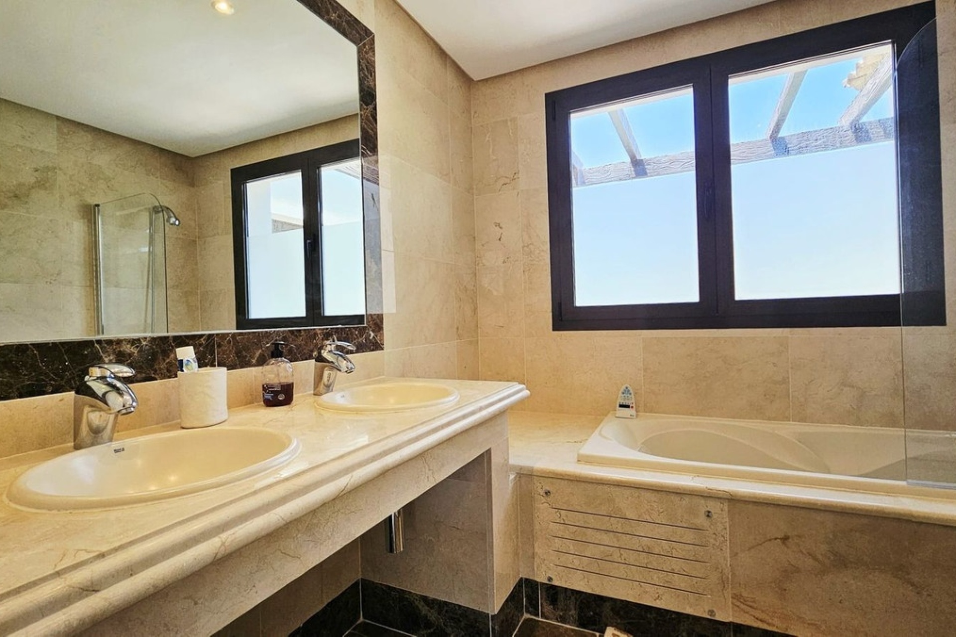 Rynek wtórny - Villa - Estepona - Estepona Centro
