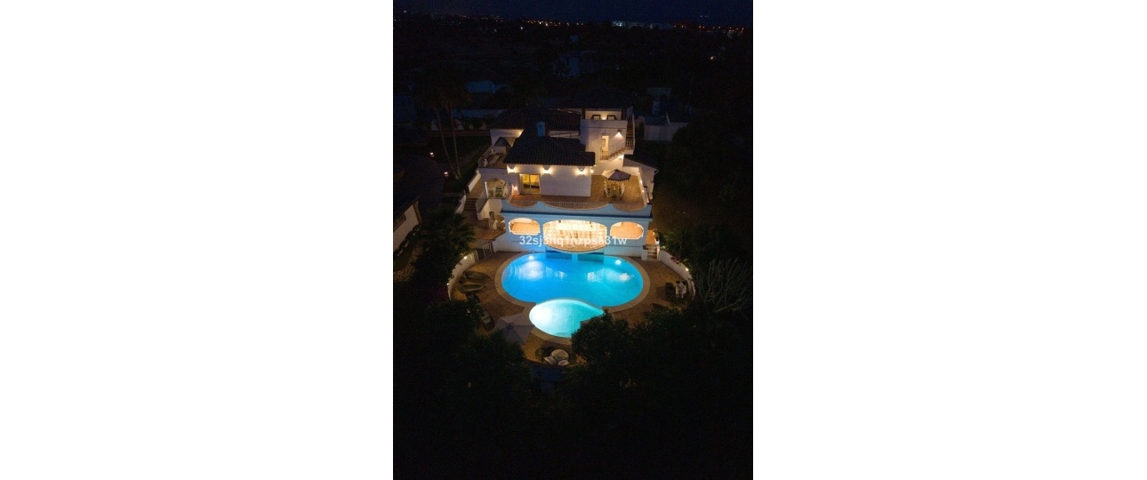 Rynek wtórny - Villa - Estepona - Estepona Centro