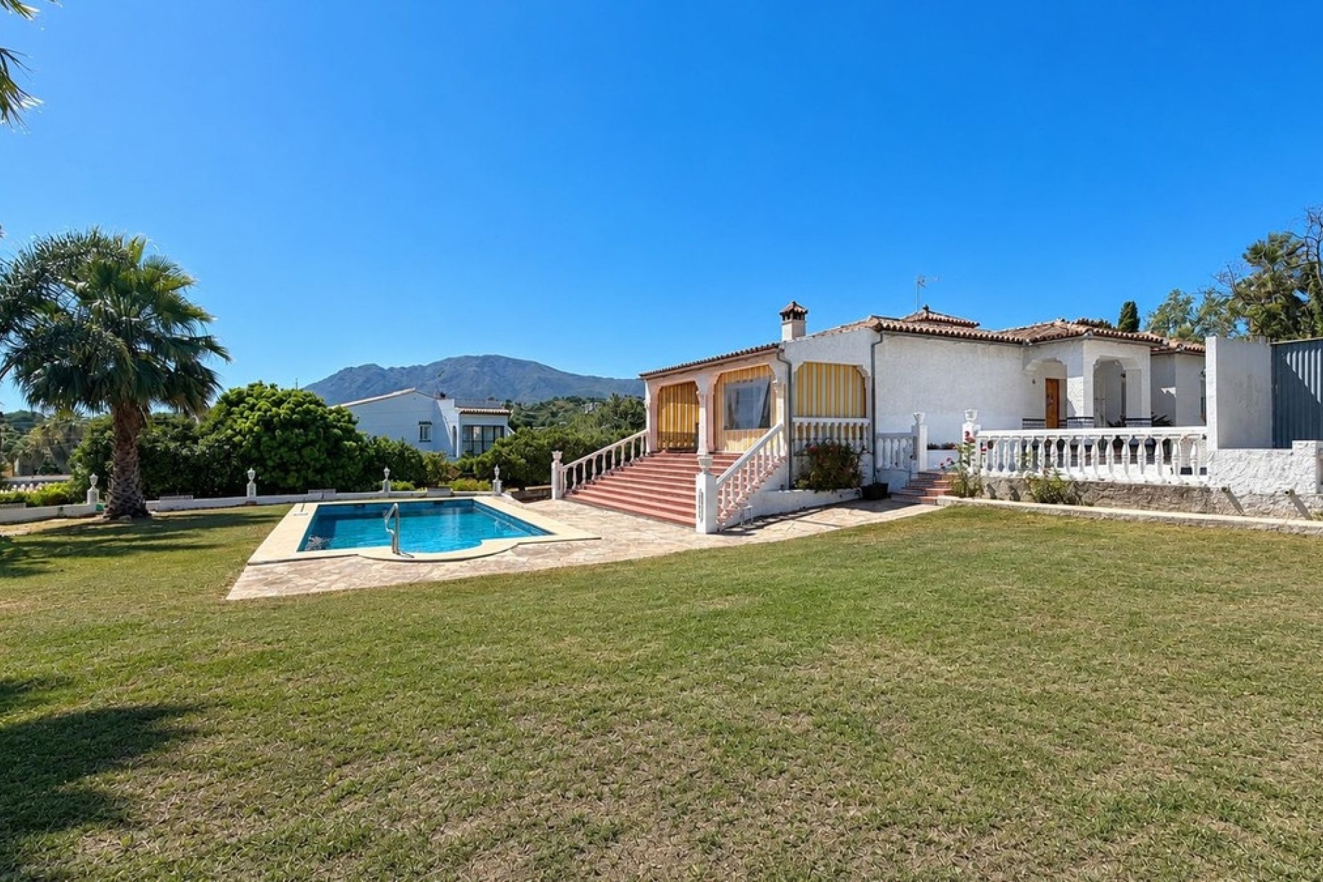 Rynek wtórny - Villa - Estepona - Estepona Centro