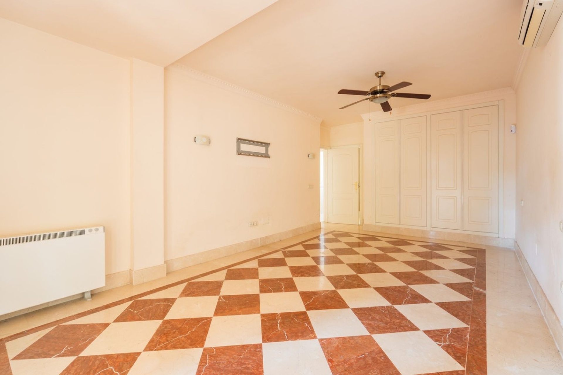Rynek wtórny - Villa - Estepona - Estepona Centro