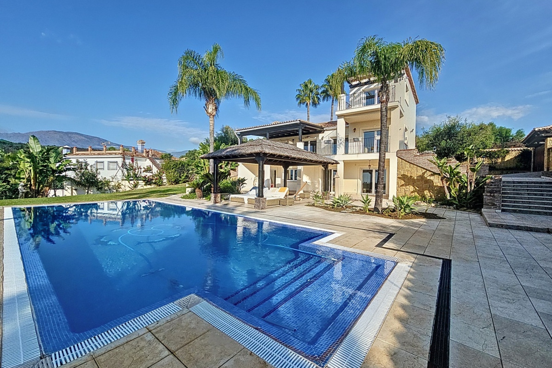 Rynek wtórny - Villa - Estepona - Estepona Centro