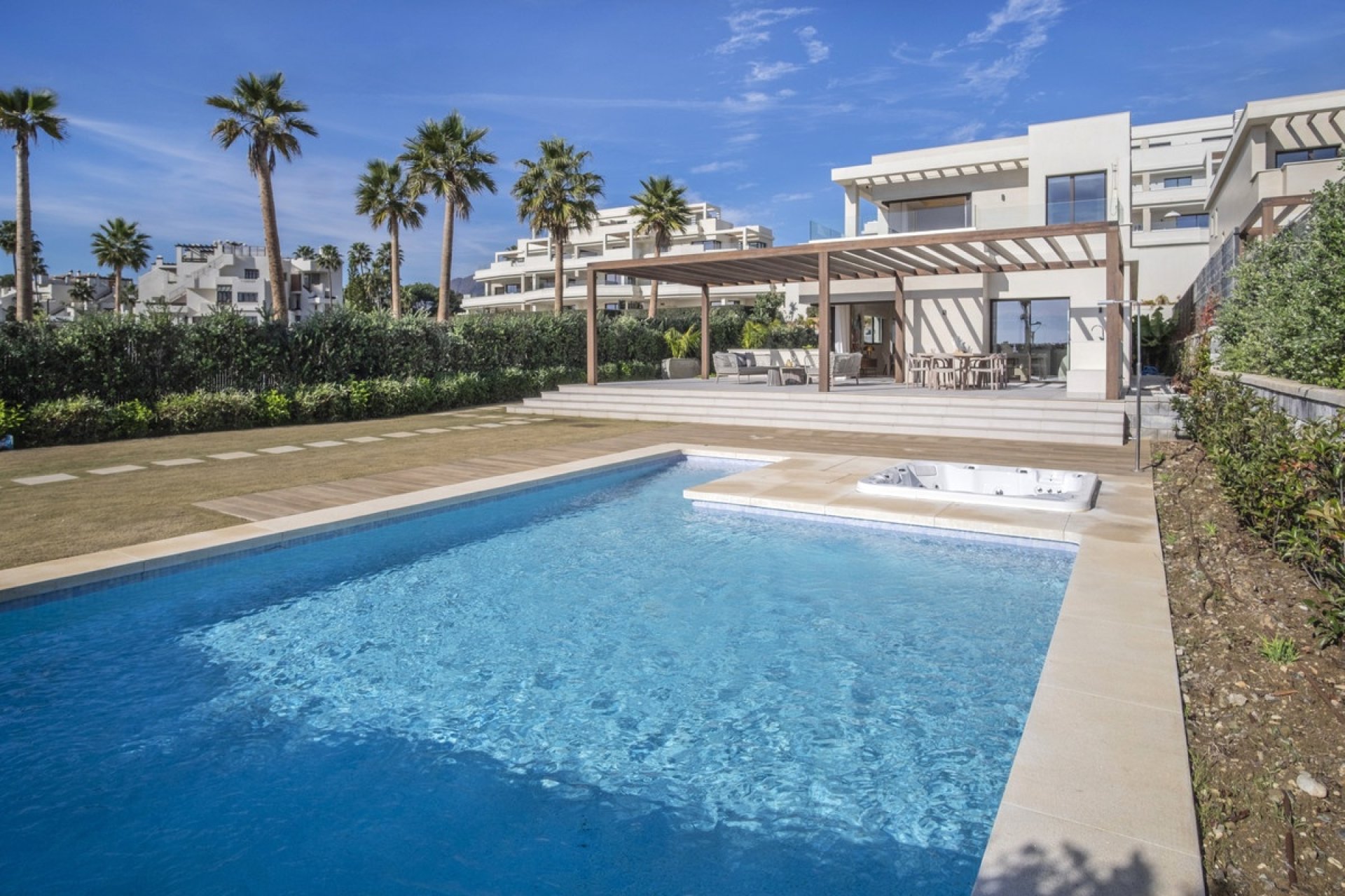 Rynek wtórny - Villa - Estepona - New Golden Mile