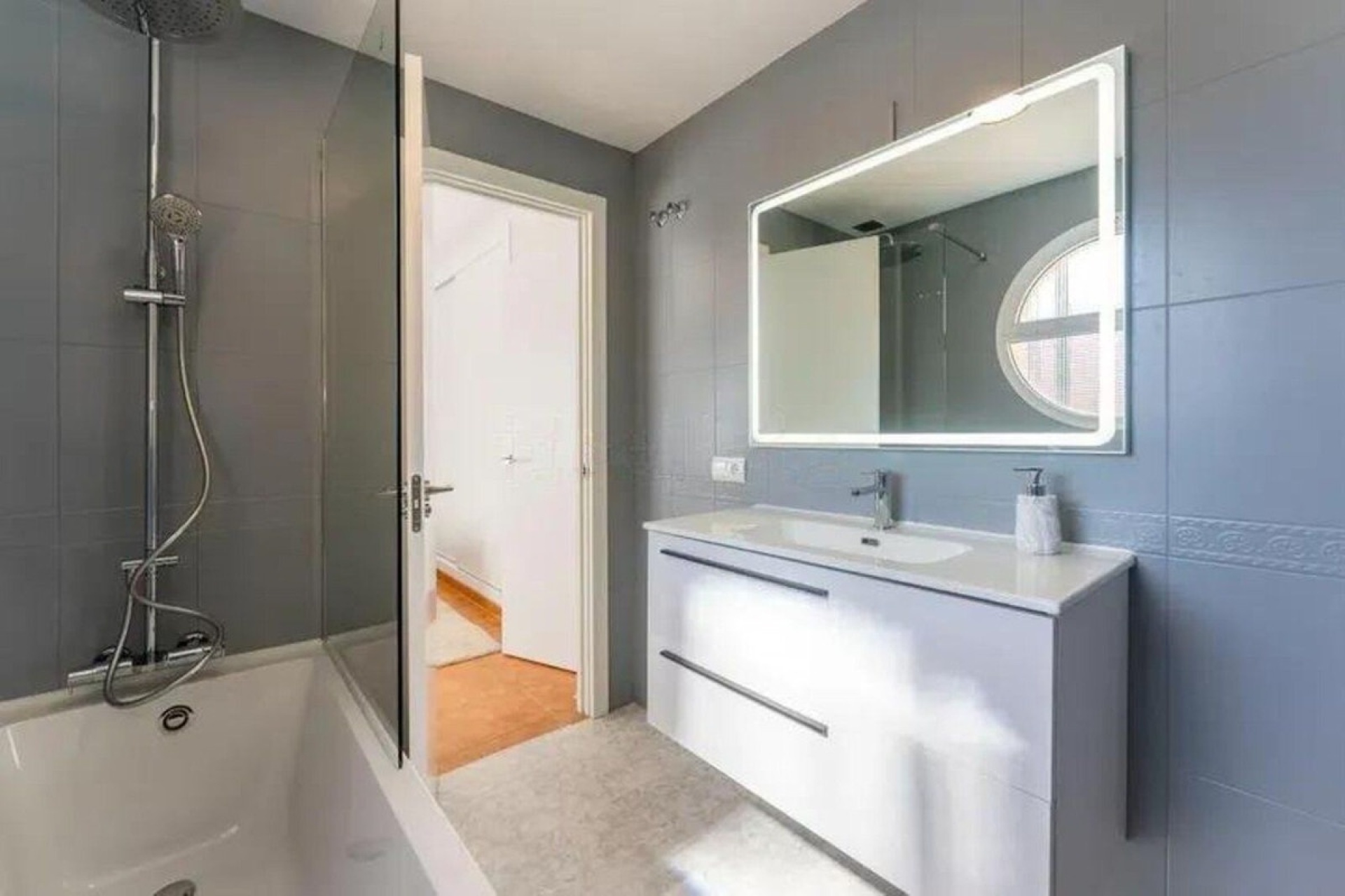 Rynek wtórny - Villa - Marbella - Cabopino