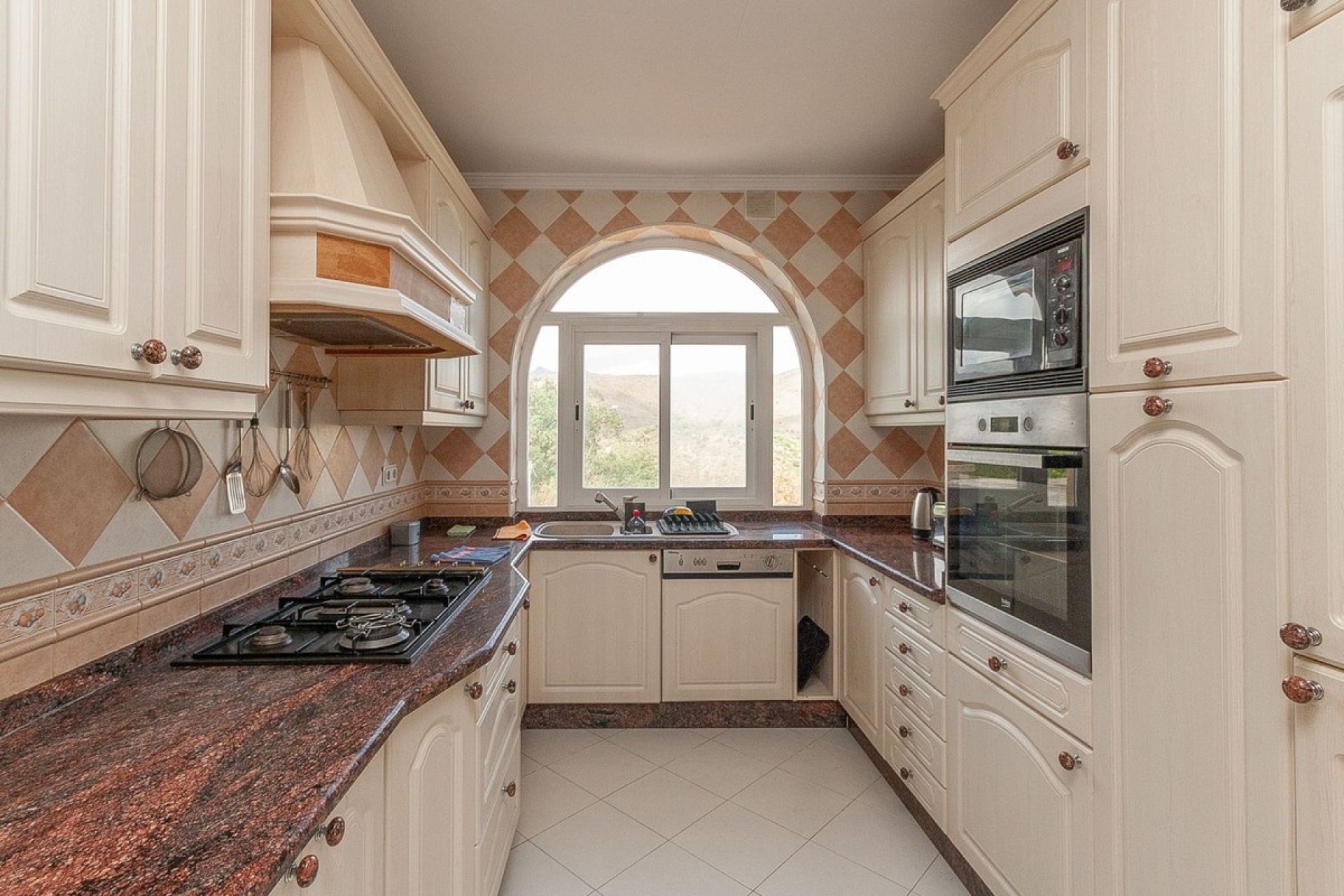 Rynek wtórny - Villa - Marbella - La Mairena