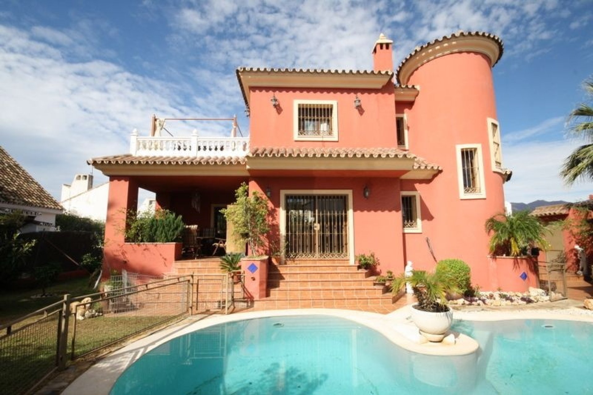 Rynek wtórny - Villa - Marbella - Las Chapas