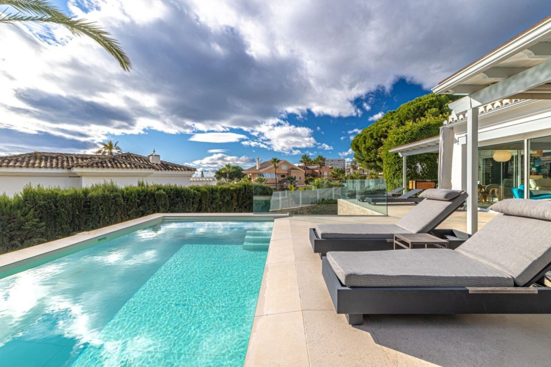 Rynek wtórny - Villa - Marbella - Las Chapas