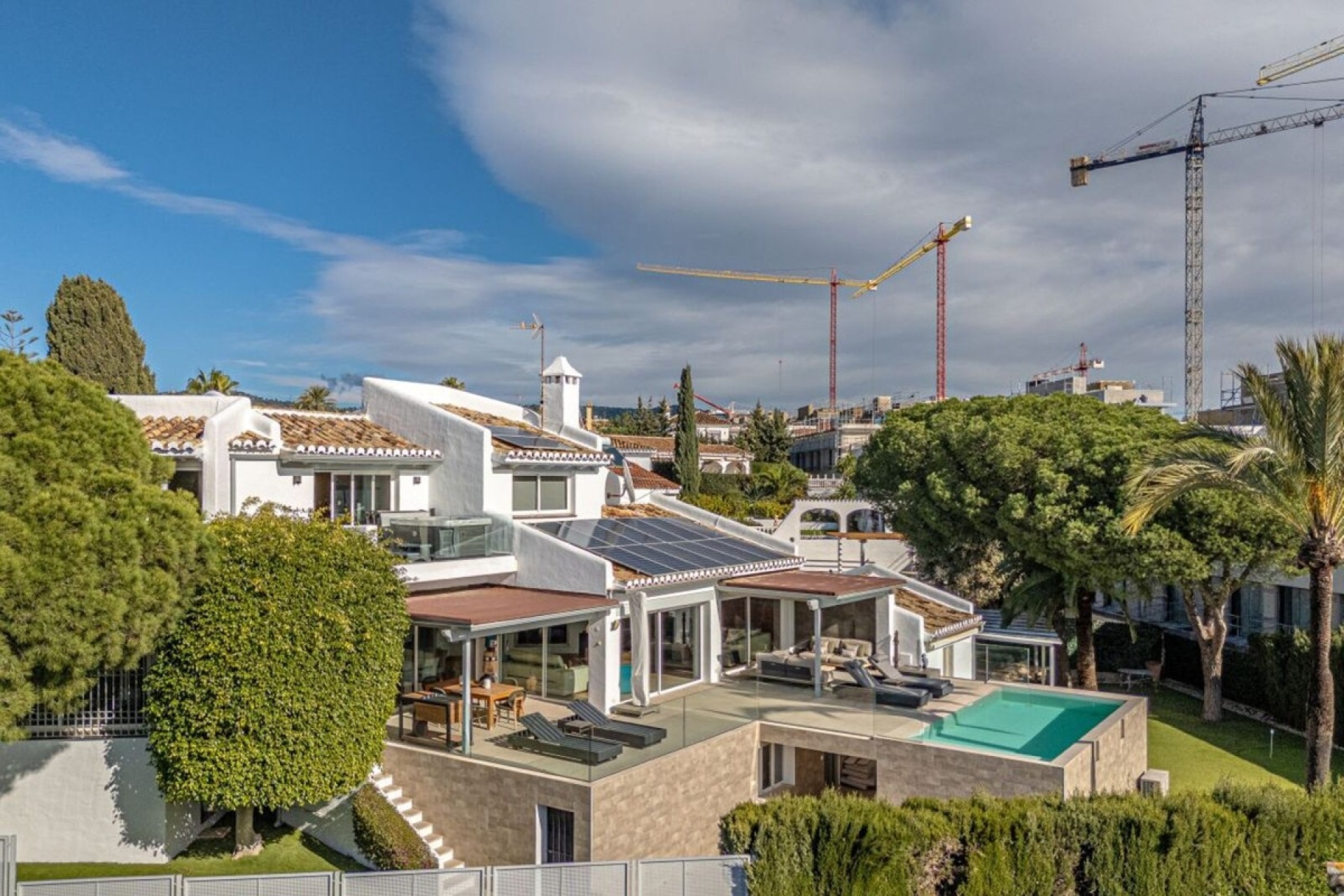Rynek wtórny - Villa - Marbella - Las Chapas