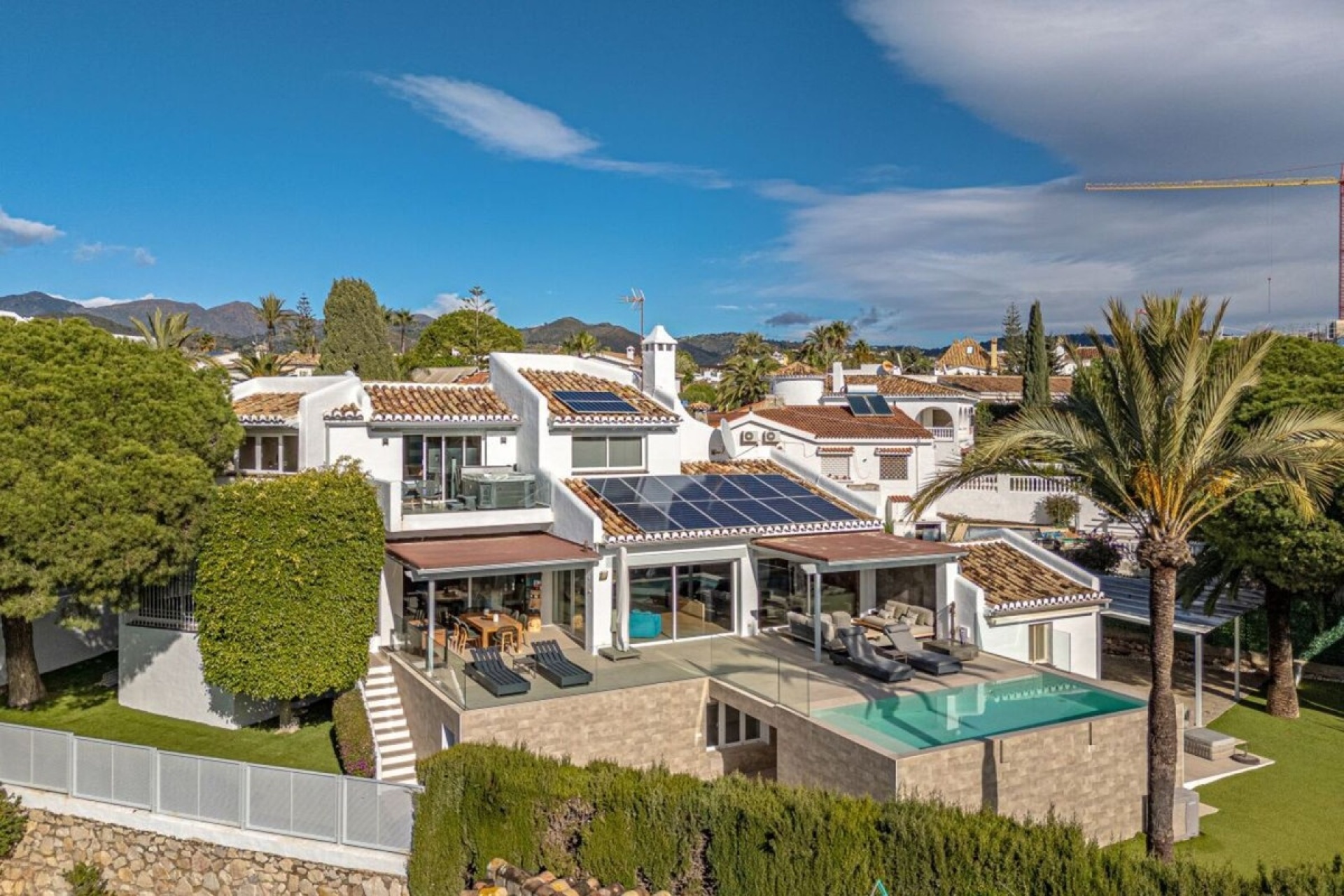 Rynek wtórny - Villa - Marbella - Las Chapas