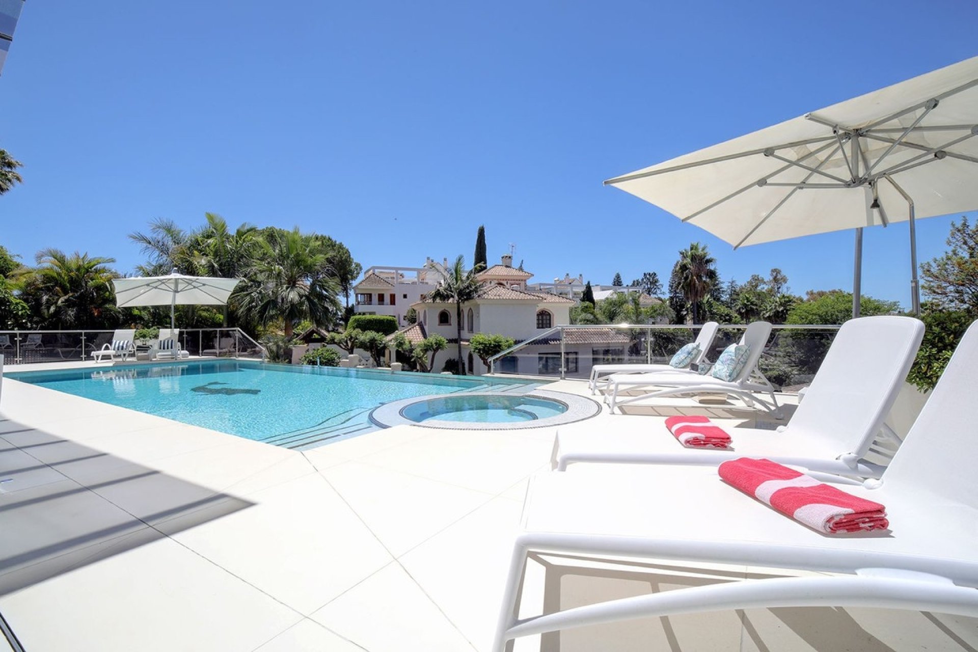 Rynek wtórny - Villa - Marbella - Nueva Andalucía