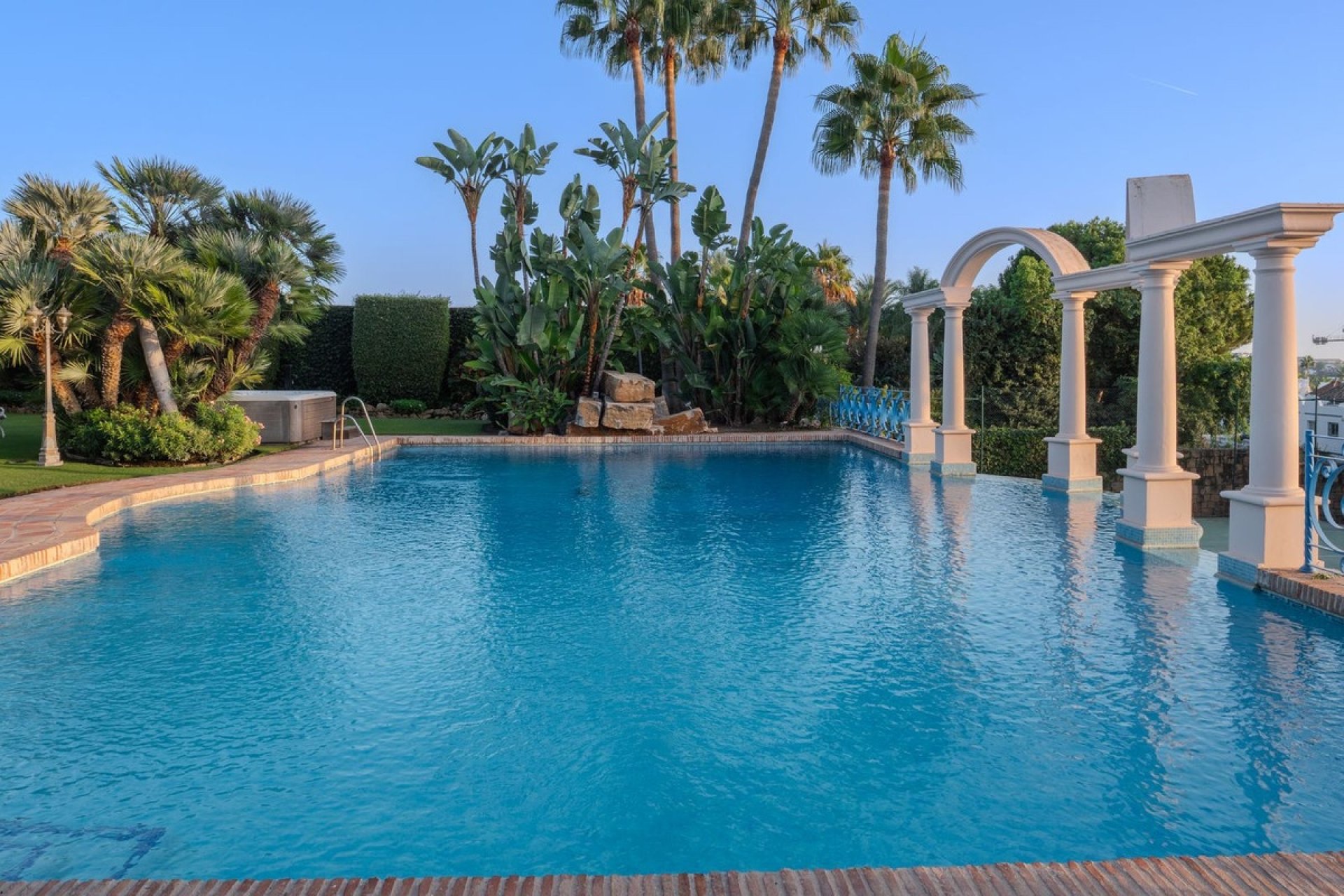 Rynek wtórny - Villa - Marbella - Nueva Andalucía