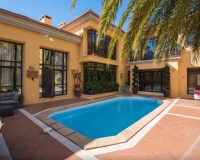 Rynek wtórny - Villa - Marbella - Puerto Banús