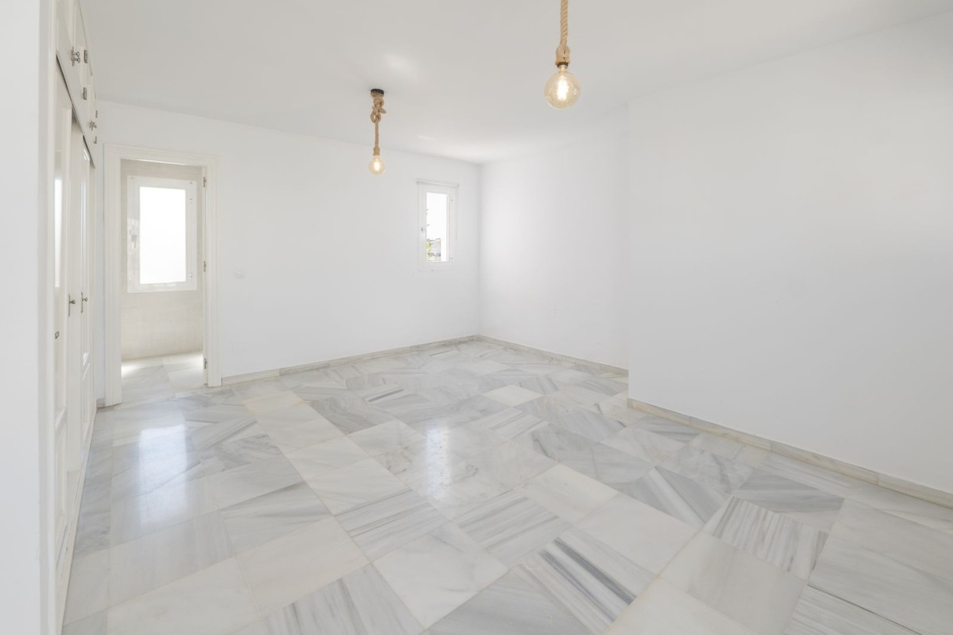Rynek wtórny - Villa - Marbella - Puerto Banús