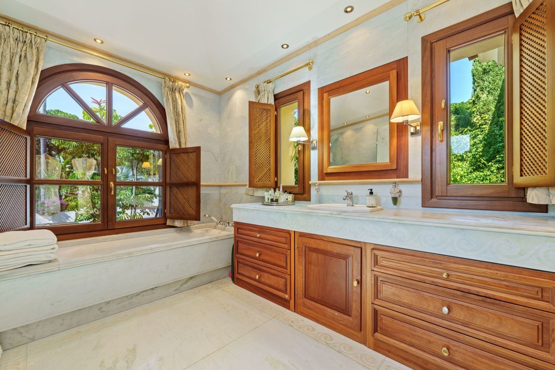 Rynek wtórny - Villa - Marbella - The Golden Mile