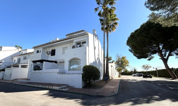 Town house - Resale - Estepona - Atalaya