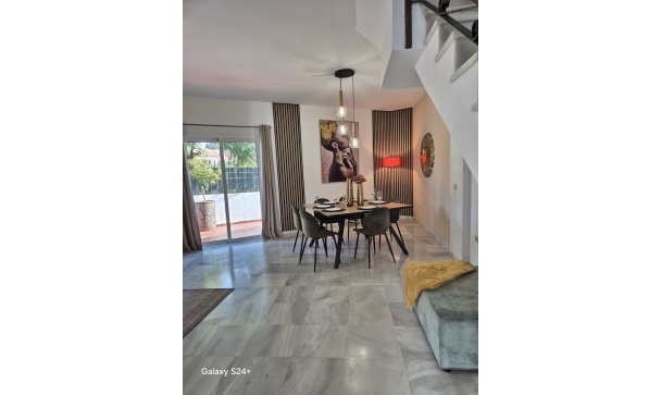 Town house - Resale - Estepona - Benamara