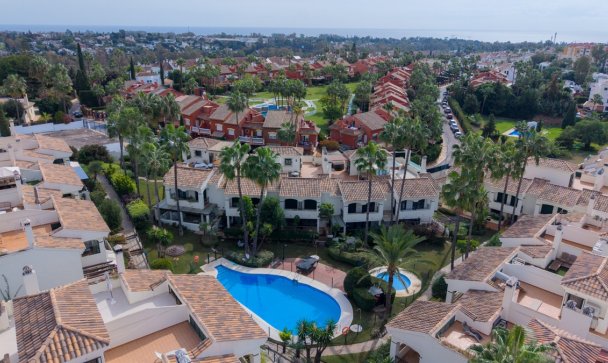 Town house - Resale - Estepona - Estepona Centro