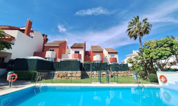 Town house - Resale - Estepona - Estepona Centro