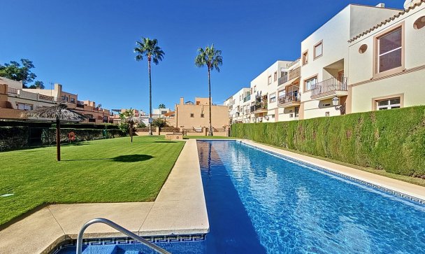 Town house - Resale - Estepona - Estepona Centro