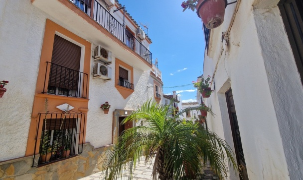 Town house - Resale - Estepona - Estepona Centro