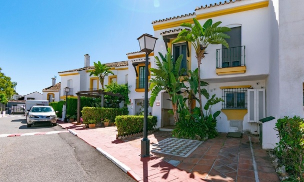 Town house - Resale - Estepona - Estepona Centro