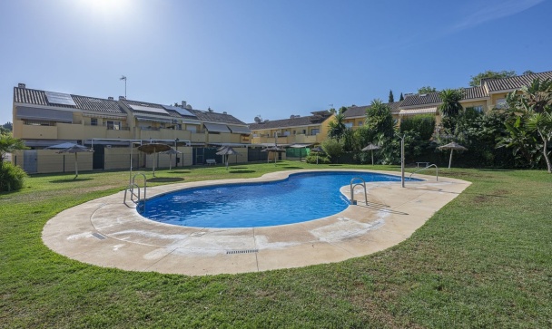 Town house - Resale - Estepona - Estepona Centro