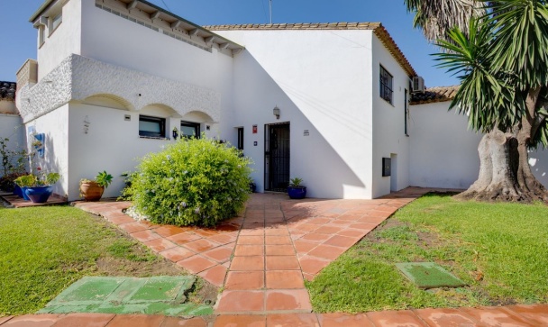 Town house - Resale - Estepona - Estepona Centro