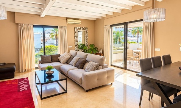 Town house - Resale - Estepona - Estepona Centro