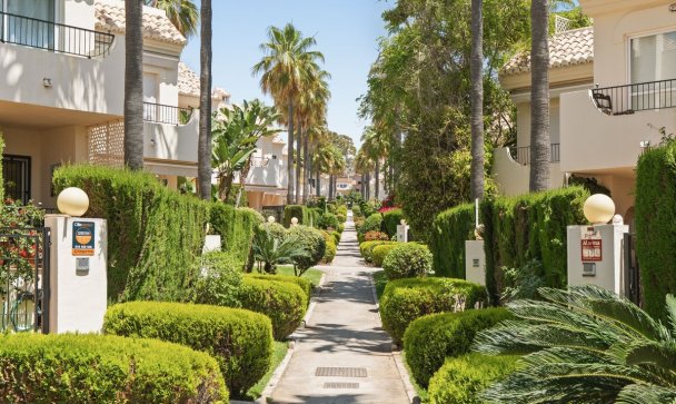 Town house - Resale - Marbella - Costabella