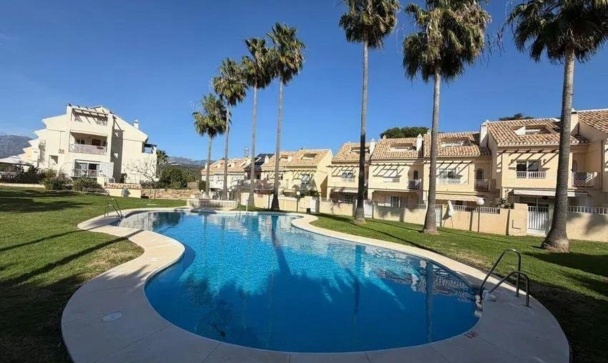 Town house - Resale - Marbella - El Rosario