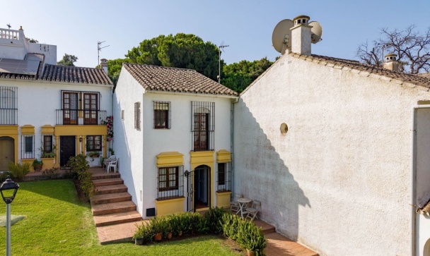 Town house - Resale - Marbella - Elviria