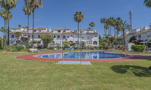 Town house - Wiederverkauf - Estepona - Atalaya