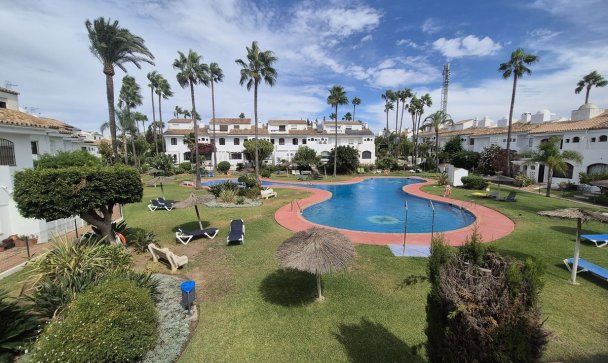 Town house - Wiederverkauf - Estepona - Atalaya