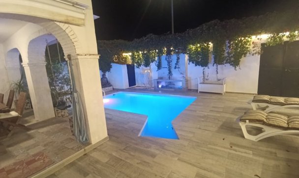 Town house - Wiederverkauf - Estepona - Estepona Centro