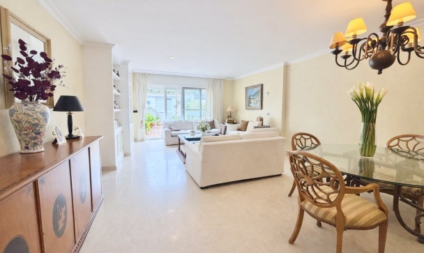 Town house - Wiederverkauf - Estepona - Estepona Centro