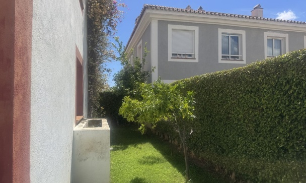 Town house - Wiederverkauf - Estepona - Estepona Centro