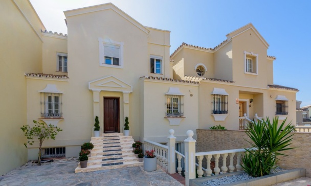 Town house - Wiederverkauf - Estepona - Estepona Centro